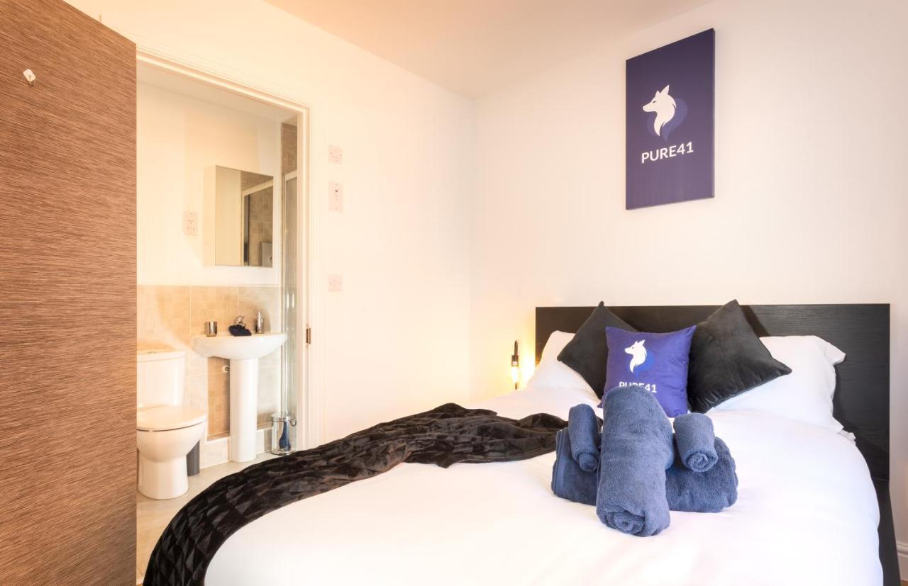Apartment Away From - Contractors & Leisure - - Parking - Contractors - Leisure - Ensuite - Work Space