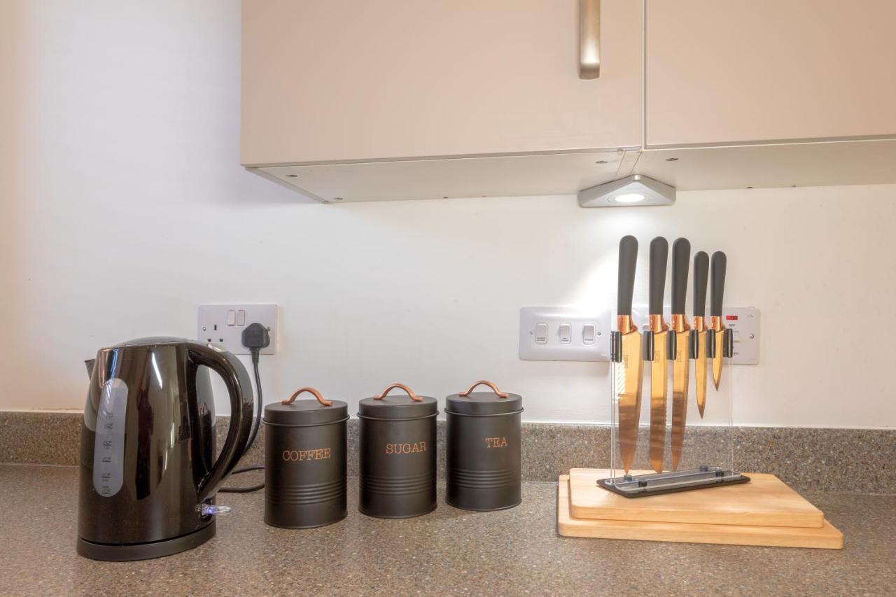 Apartment Away From - Contractors & Leisure - - Parking - Contractors - Leisure - Ensuite - Work Space Derby